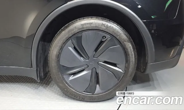 Tesla Model Y — Фото автомобиля 6
