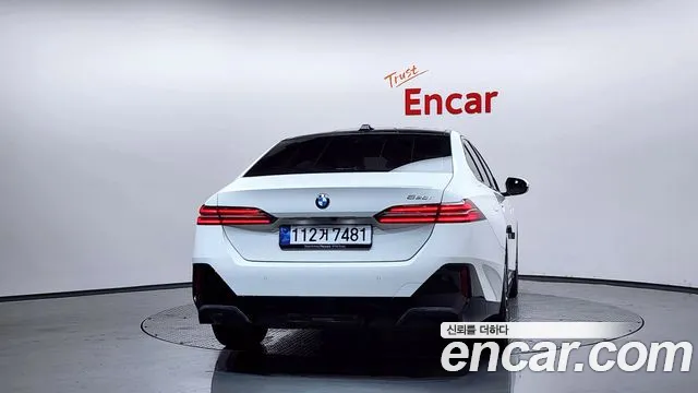 BMW 5-Series — Фото автомобиля 3