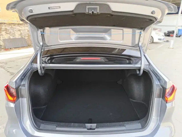 Roewe i5 — Фото автомобиля 18