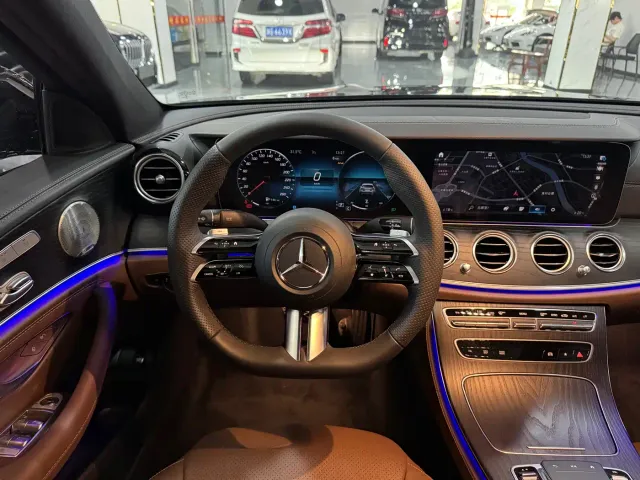 Mercedes-Benz E-Class — Фото автомобиля 8