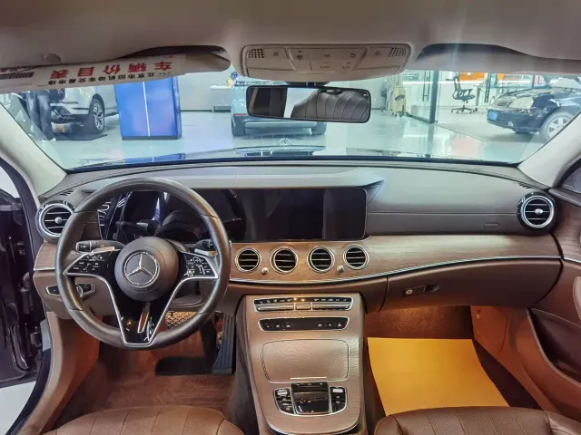 Mercedes-Benz E-Class — Фото автомобиля 12