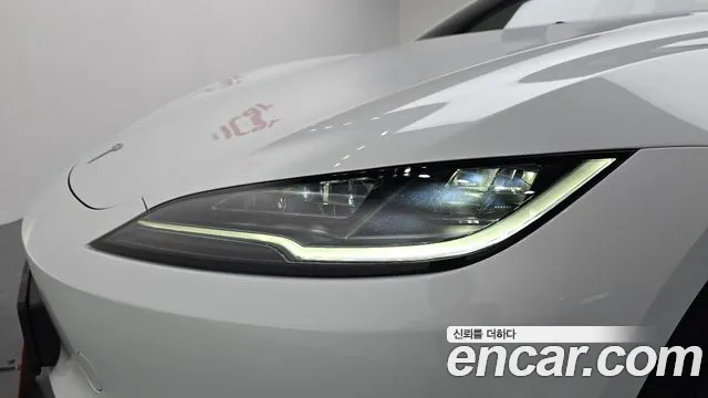 Tesla Model 3 — Фото автомобиля 7