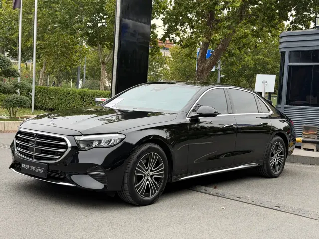 Фотография автомобиля — Mercedes-Benz E-Class