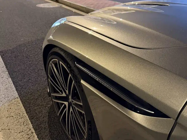 Aston Martin DB12 — Фото автомобиля 8