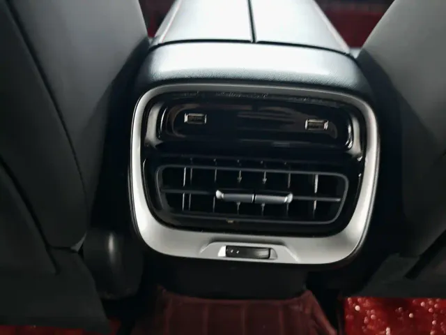 Xpeng P7 — Фото автомобиля 8
