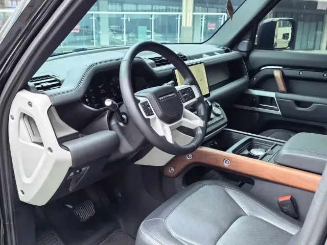 Land Rover Defender — Фото автомобиля 7