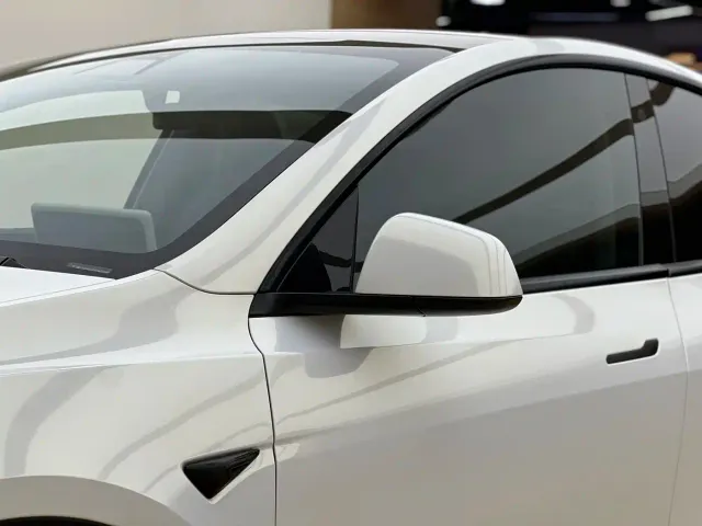 Tesla Model Y — Фото автомобиля 6