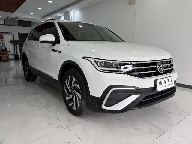 Volkswagen Tiguan L — Фото автомобиля 3