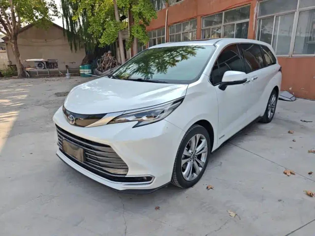 Фотография автомобиля — Toyota Sienna