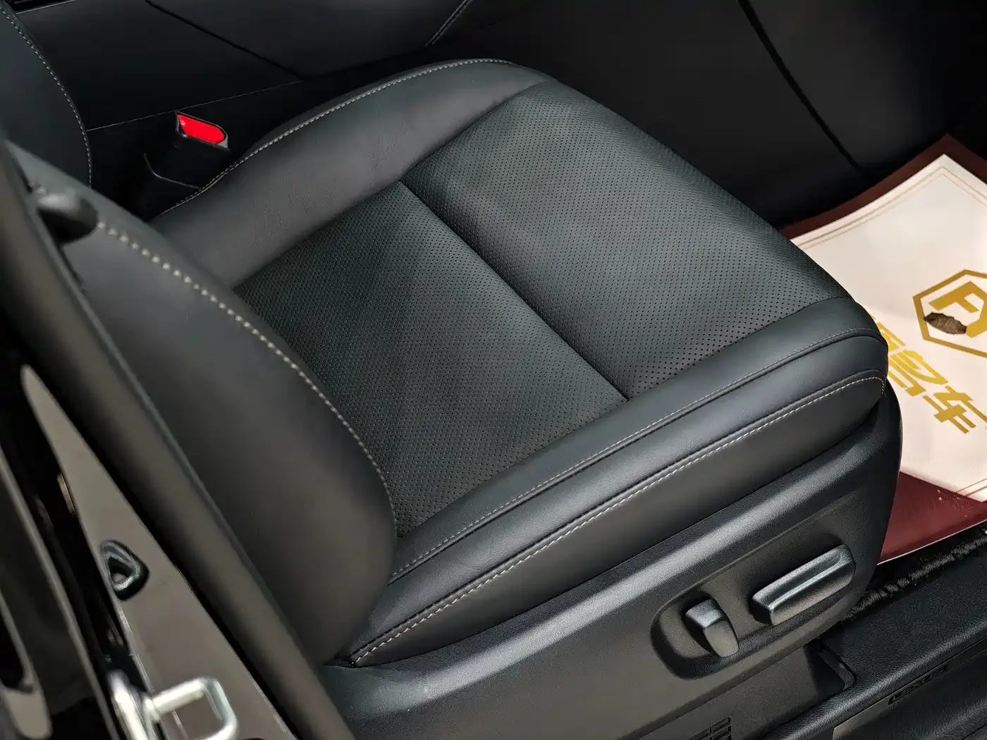 Lexus Lexus LM 2020 300h 4-Seat Imperial Edition — Фото автомобиля 9