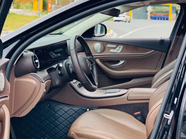 Mercedes-Benz E-Class — Фото автомобиля 12