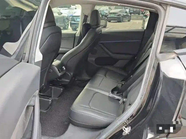 Tesla Model Y — Фото автомобиля 4