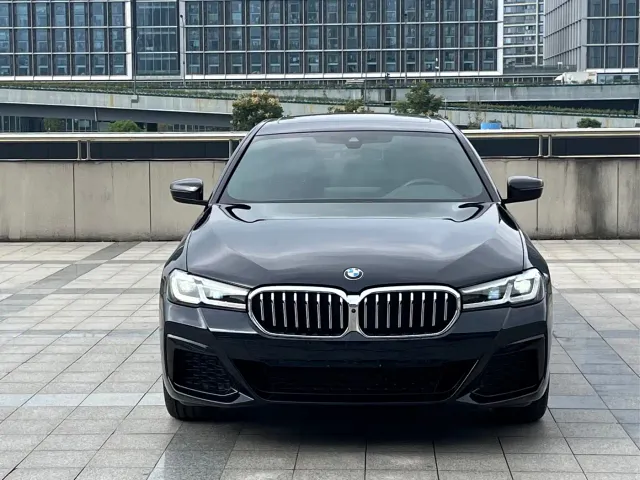 BMW 5 Series — Фото автомобиля 3