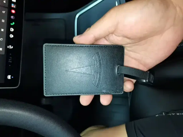 Tesla Model 3 — Фото автомобиля 8