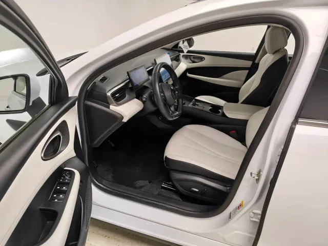 BYD Seal 05 DM-i — Фото автомобиля 13
