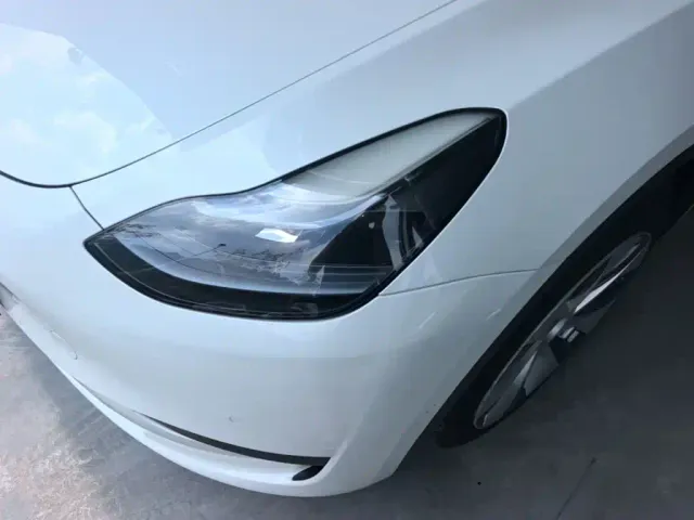 Tesla Model Y — Фото автомобиля 23