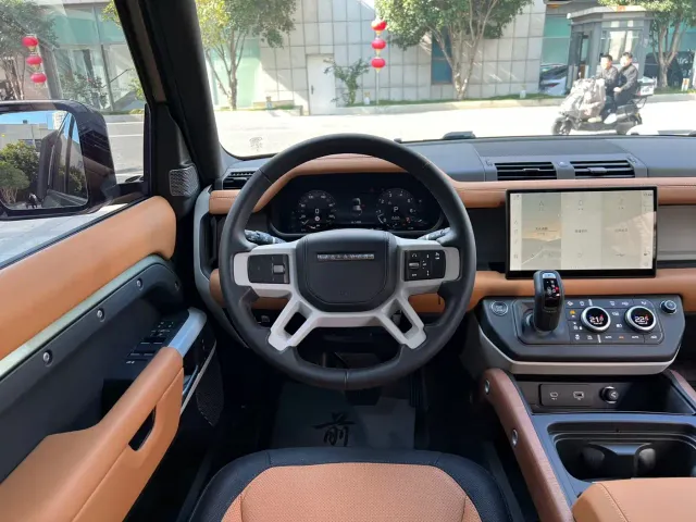 Land Rover Defender — Фото автомобиля 8