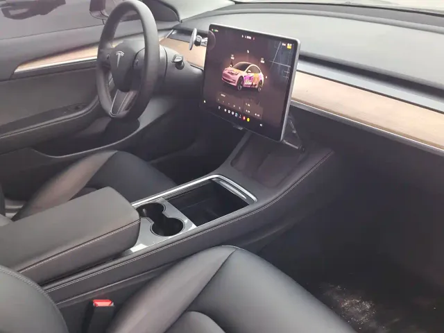 Tesla Model 3 — Фото автомобиля 5