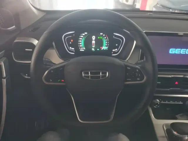 Geely Binyue — Фото автомобиля 10