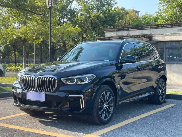 Фотография автомобиля — BMW X5