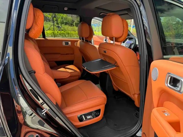 Li Auto L8 — Фото автомобиля 14