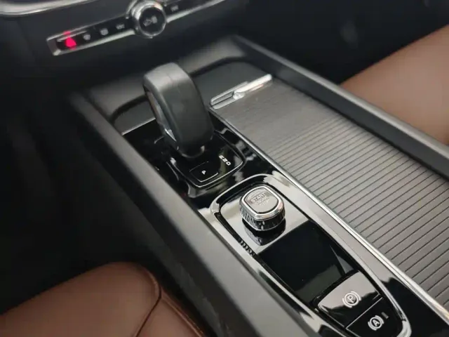 Volvo XC60 — Фото автомобиля 12