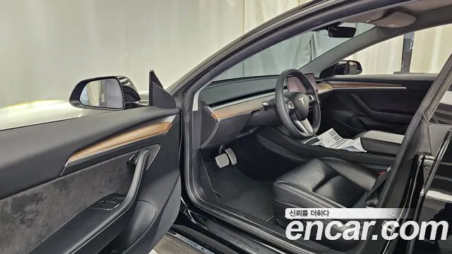 Tesla Model 3 — Фото автомобиля 15