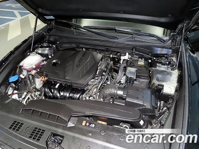 Hyundai Grandeur Grandeur (GN7) 2.5 Бензин 2WD — Фото автомобиля 19