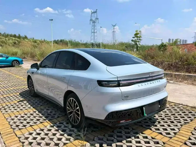Leapmotor B01 — Фото автомобиля 4