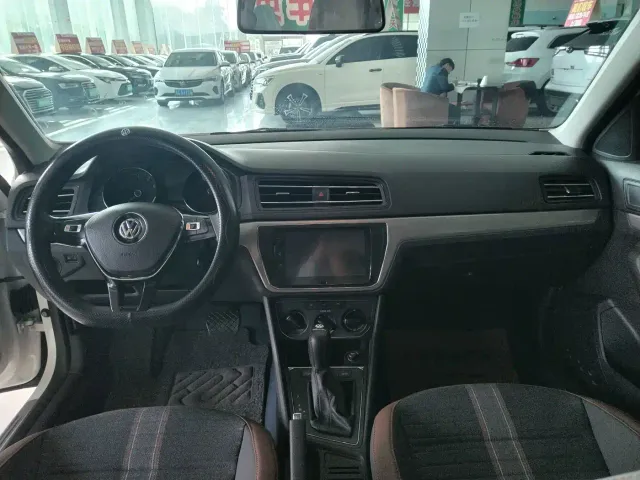 Volkswagen Lavida — Фото автомобиля 5
