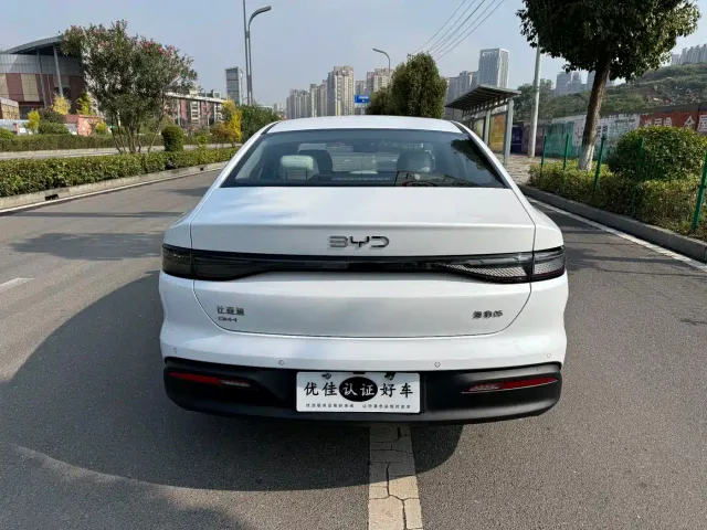 BYD Seal 05 DM-i — Фото автомобиля 11