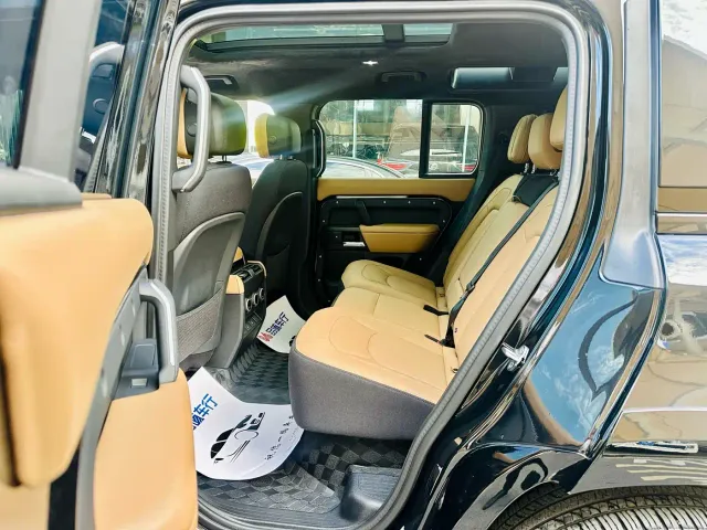 Land Rover Defender — Фото автомобиля 7