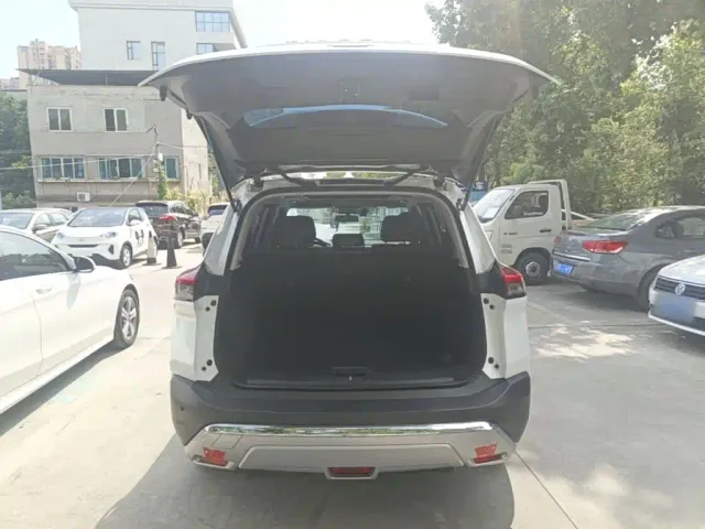 Nissan X-Trail — Фото автомобиля 14