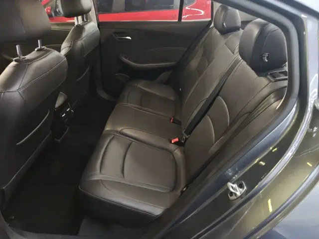 Roewe i5 — Фото автомобиля 16