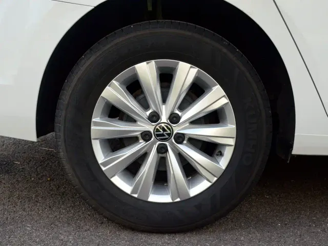 Volkswagen Lavida — Фото автомобиля 10