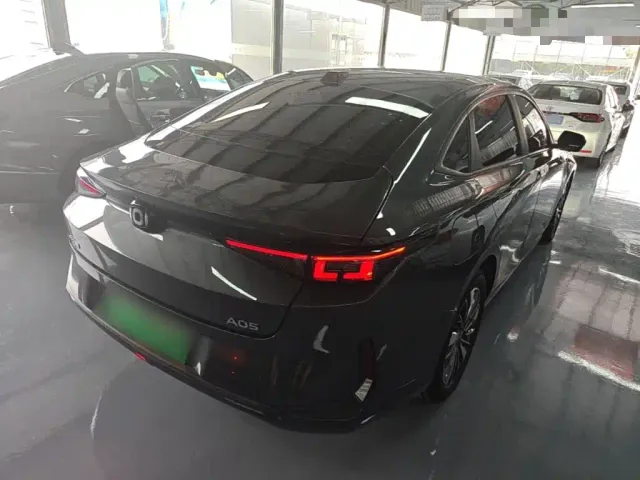 Changan Qiyuan A05 — Фото автомобиля 6