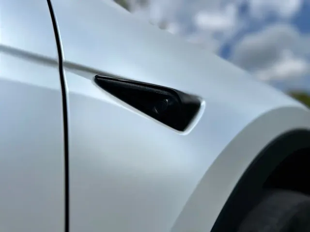 Tesla Model Y — Фото автомобиля 21