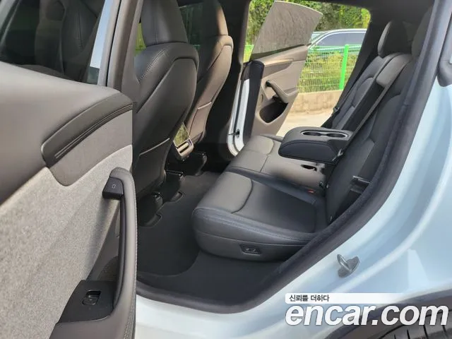 Tesla Model Y — Фото автомобиля 8