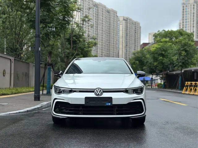 Volkswagen Golf — Фото автомобиля 2