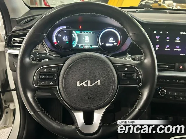 Kia Niro — Фото автомобиля 9