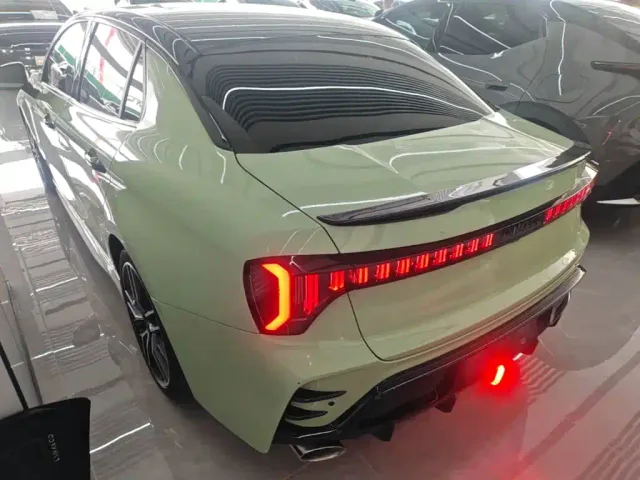 Lynk & Co 03 — Фото автомобиля 4