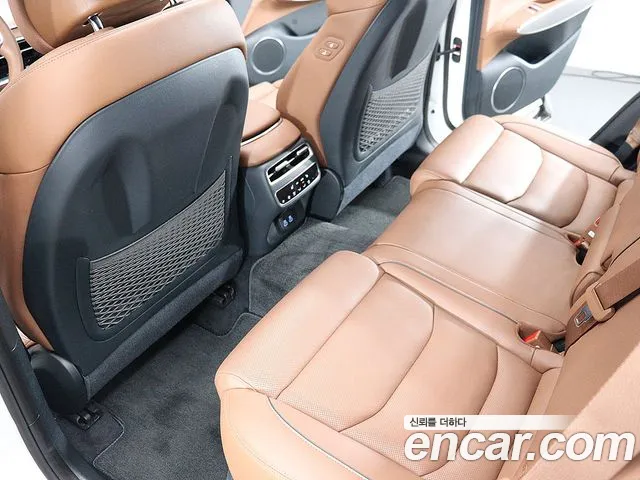 Genesis GV70 — Фото автомобиля 12
