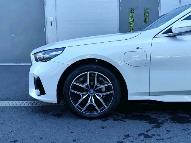 BMW i5 — Фото автомобиля 6