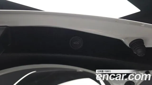 Tesla Model 3 — Фото автомобиля 20