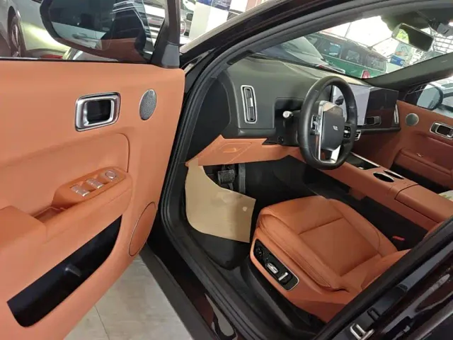Li Auto L7 — Фото автомобиля 15