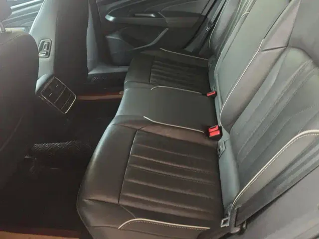 Volkswagen Passat — Фото автомобиля 11
