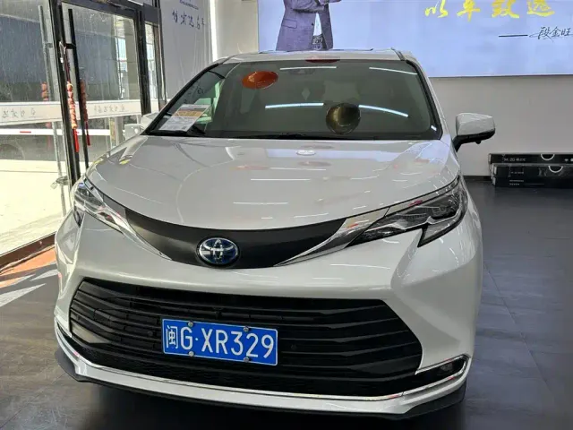 Toyota Toyota Sienna 2023 2.5L Hybrid Comfort Edition — Фото автомобиля 2