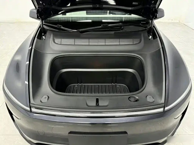 Tesla Model Y — Фото автомобиля 18