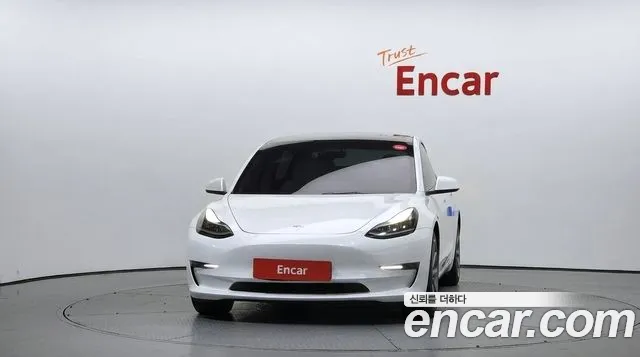 Tesla Model 3 — Фото автомобиля 3