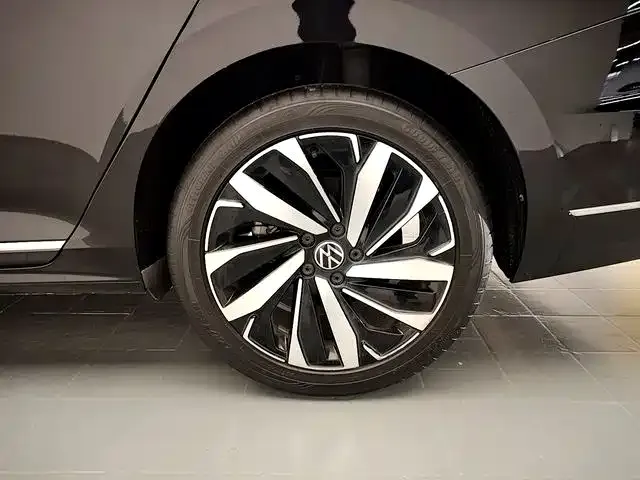Volkswagen Passat — Фото автомобиля 16